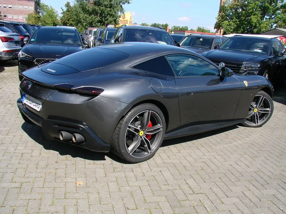 Ferrari Roma V8 - Thumbnail 4