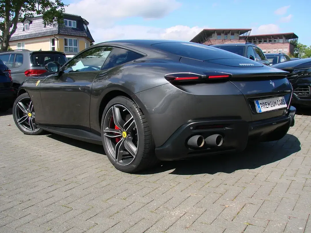 Ferrari Roma V8 - Thumbnail 5
