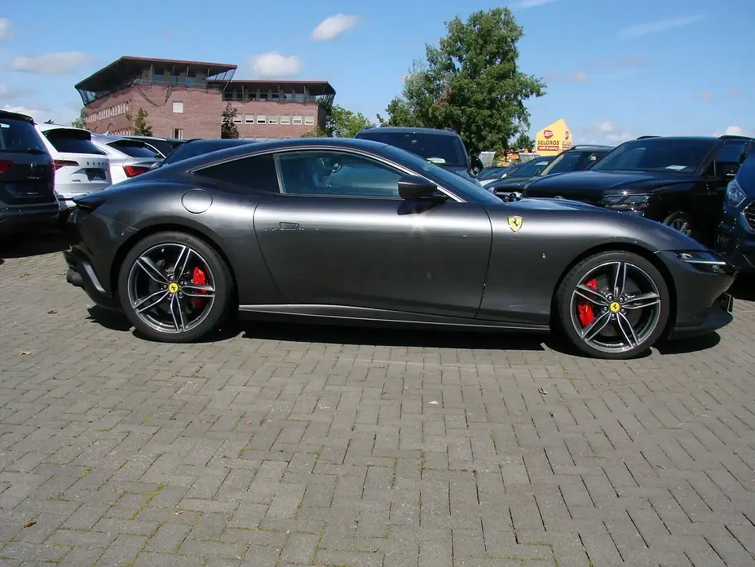 Ferrari Roma V8 - Thumbnail 6
