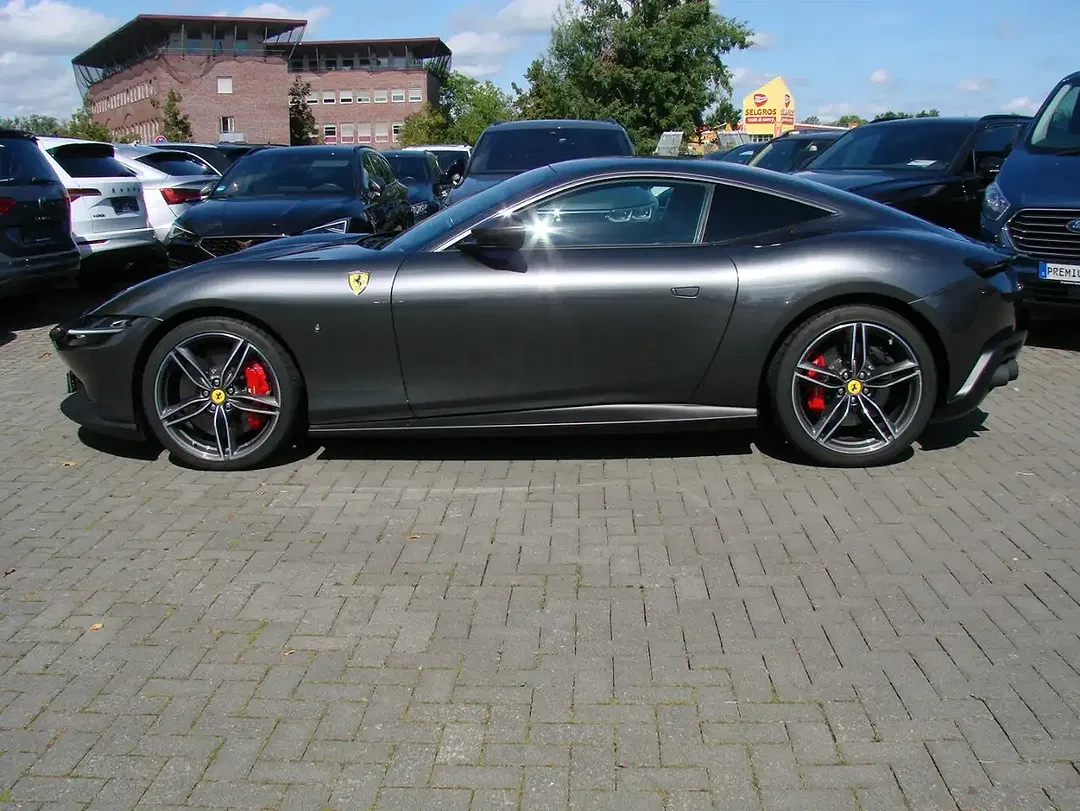Ferrari Roma V8 - Thumbnail 7