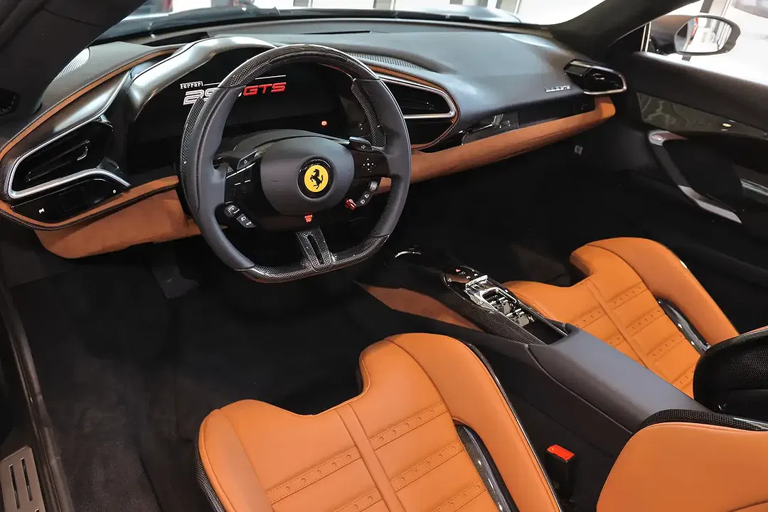 Ferrari 296 GTS - Thumbnail 4