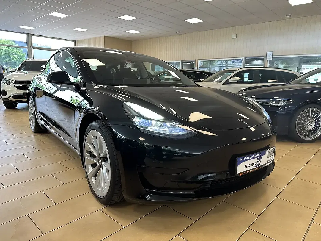 Tesla Model 3 RWD - Thumbnail 3