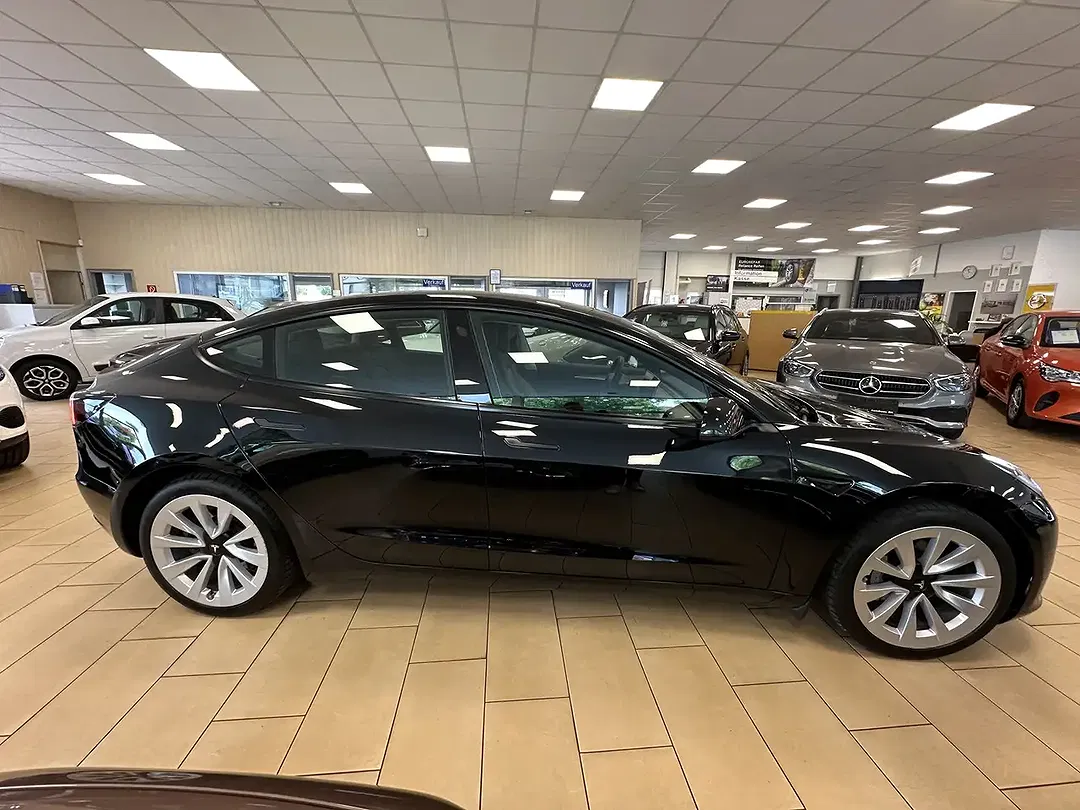 Tesla Model 3 RWD - Thumbnail 4