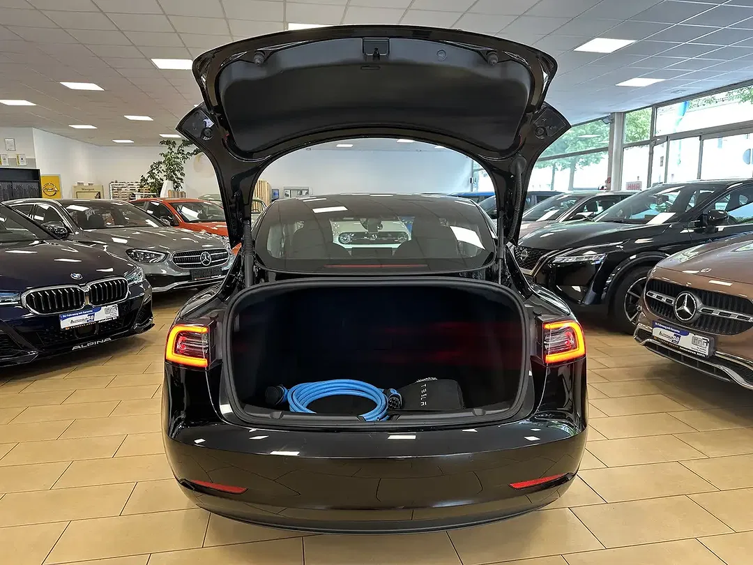 Tesla Model 3 RWD - Thumbnail 6