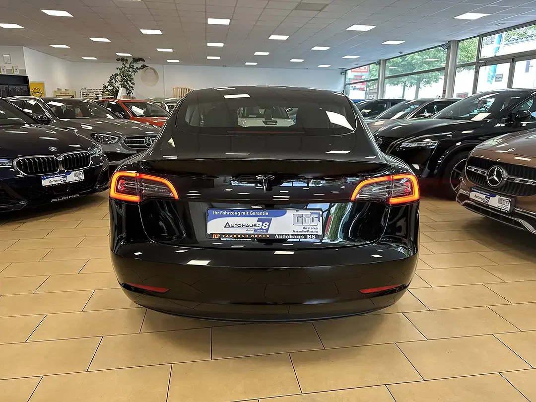 Tesla Model 3 RWD - Thumbnail 7