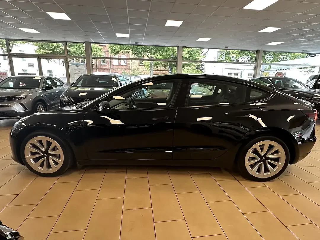 Tesla Model 3 RWD - Thumbnail 9