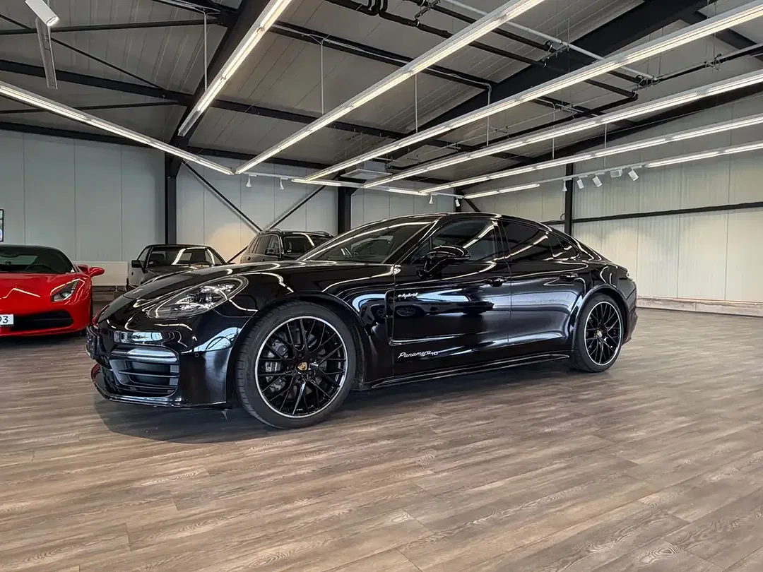 Porsche Panamera 4 - foto 1