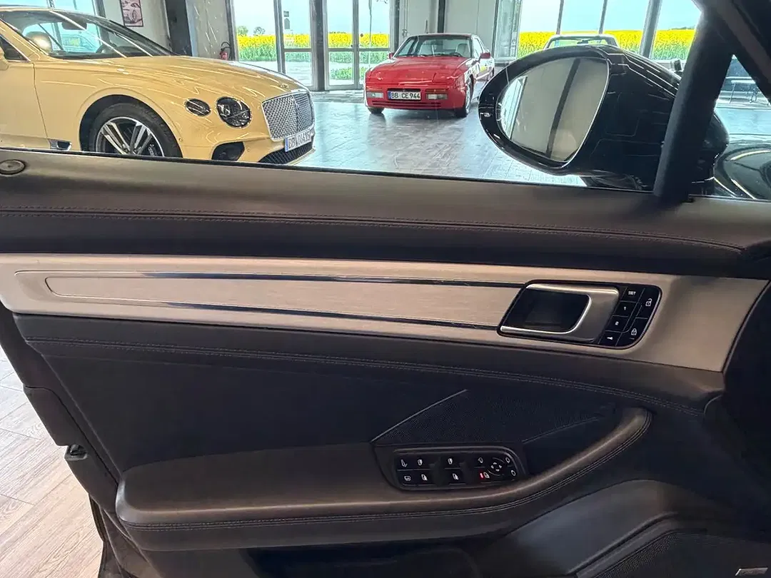 Porsche Panamera 4 - Thumbnail 10