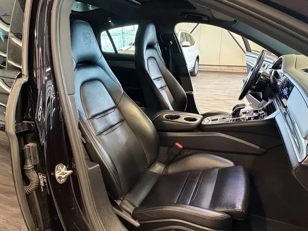Porsche Panamera 4 - Thumbnail 12