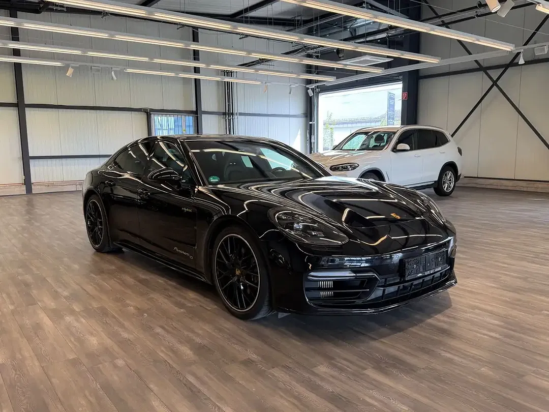 Porsche Panamera 4 - Thumbnail 3