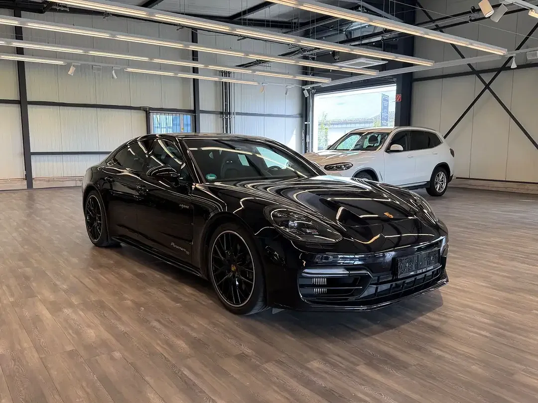 Porsche Panamera 4 - Thumbnail 4