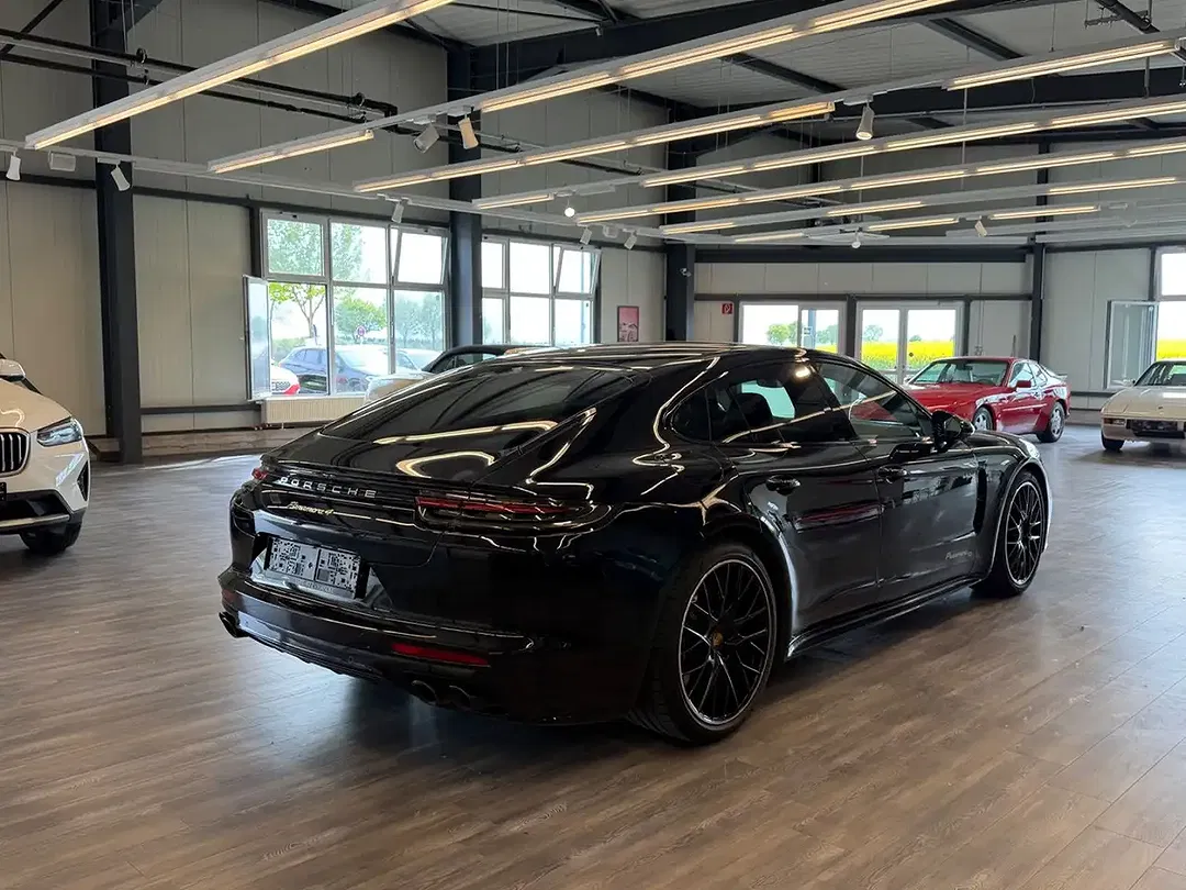 Porsche Panamera 4 - Thumbnail 6