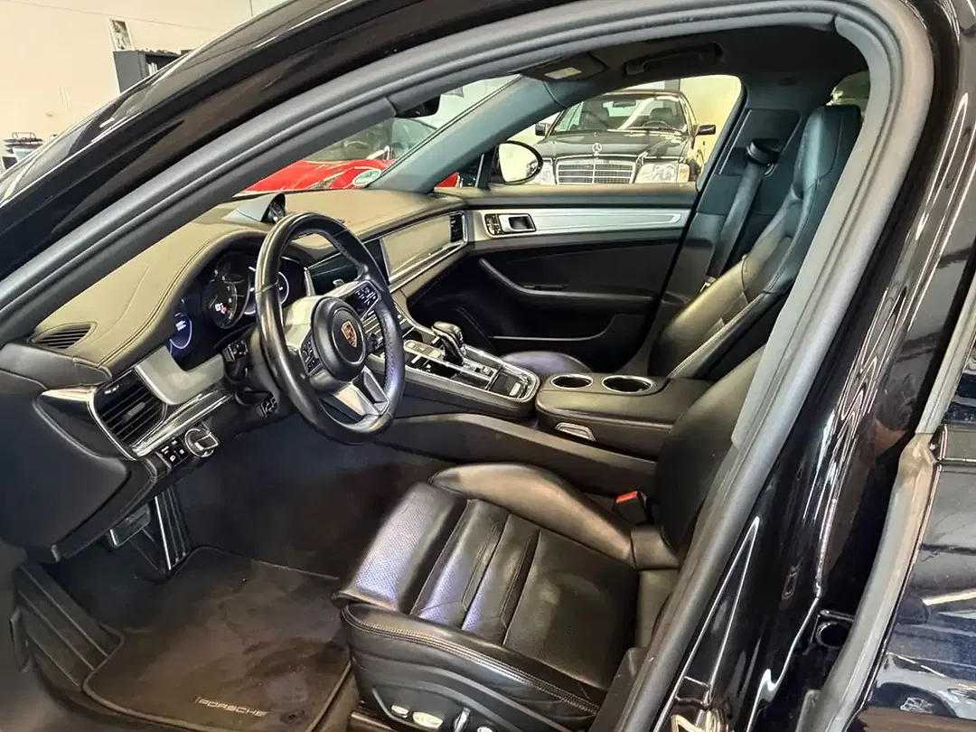 Porsche Panamera 4 - Thumbnail 9
