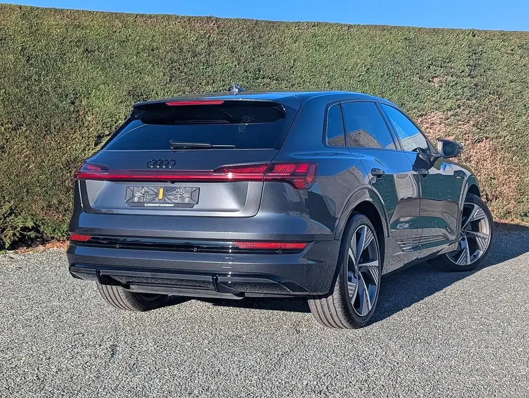 Audi Q8 e-tron S line - Thumbnail 3