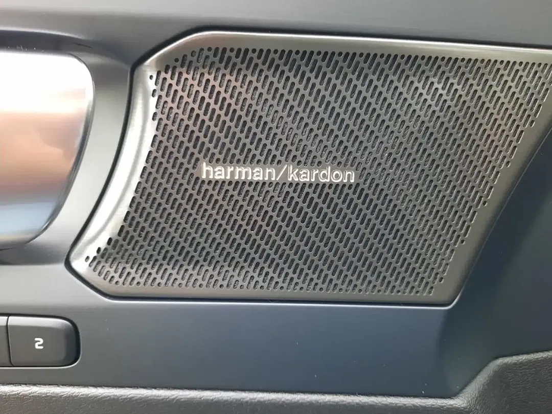 Volvo XC40 B3 MHEV Plus Dark - Thumbnail 13