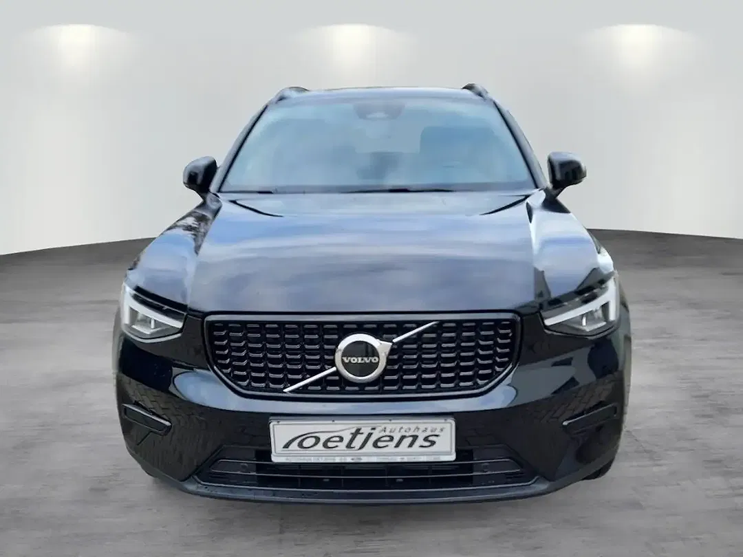 Volvo XC40 B3 MHEV Plus Dark - Thumbnail 3