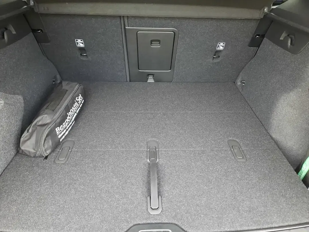 Volvo XC40 B3 MHEV Plus Dark - Thumbnail 8