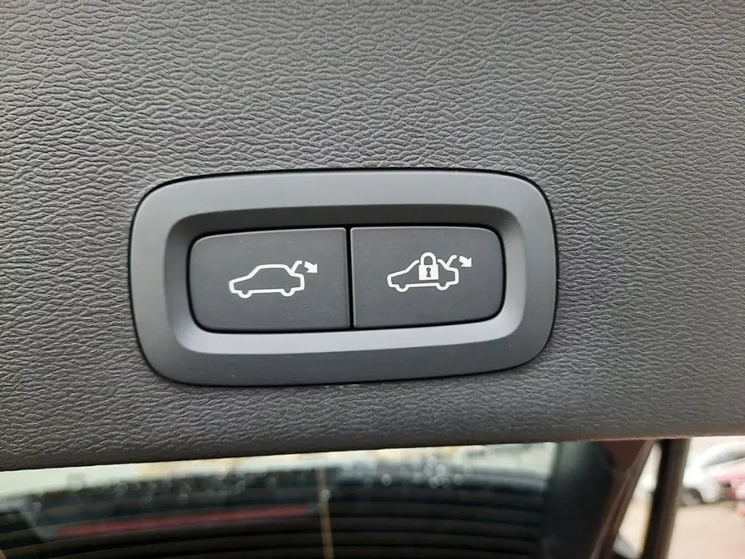 Volvo XC40 B3 MHEV Plus Dark - Thumbnail 9