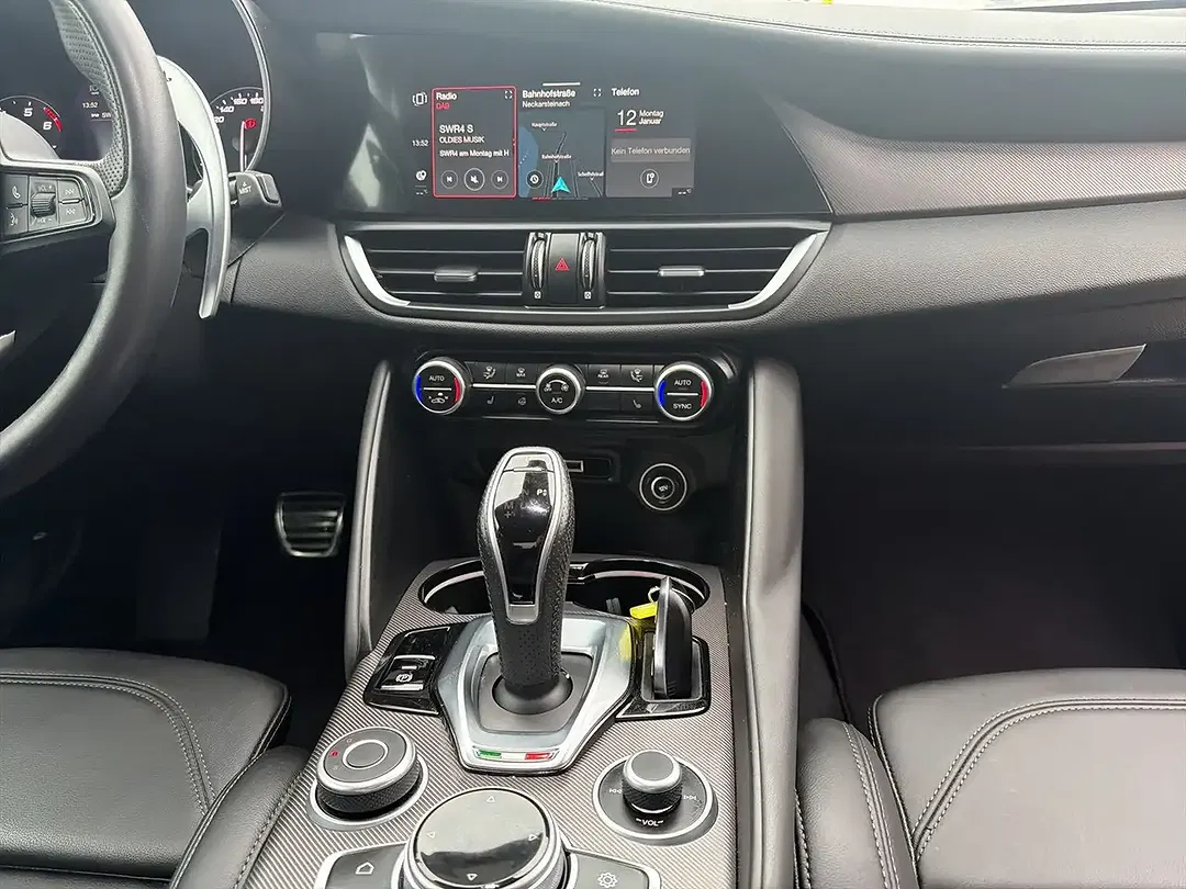 Alfa Romeo Giulia Q4 Veloce - Thumbnail 10