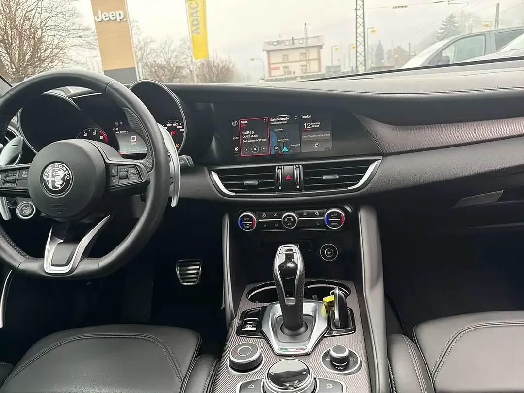 Alfa Romeo Giulia Q4 Veloce - Thumbnail 12