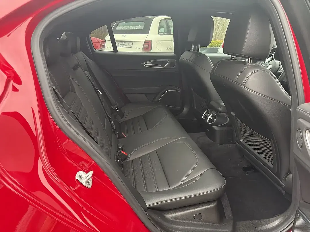 Alfa Romeo Giulia Q4 Veloce - Thumbnail 14