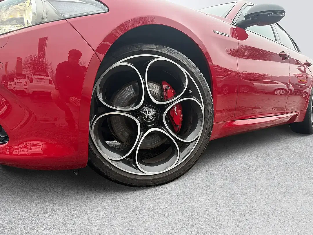 Alfa Romeo Giulia Q4 Veloce - Thumbnail 3