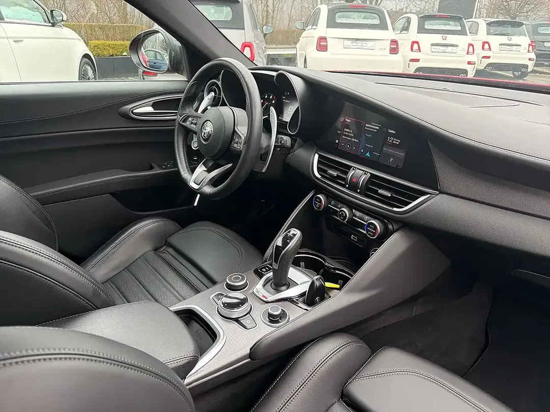 Alfa Romeo Giulia Q4 Veloce - Thumbnail 6
