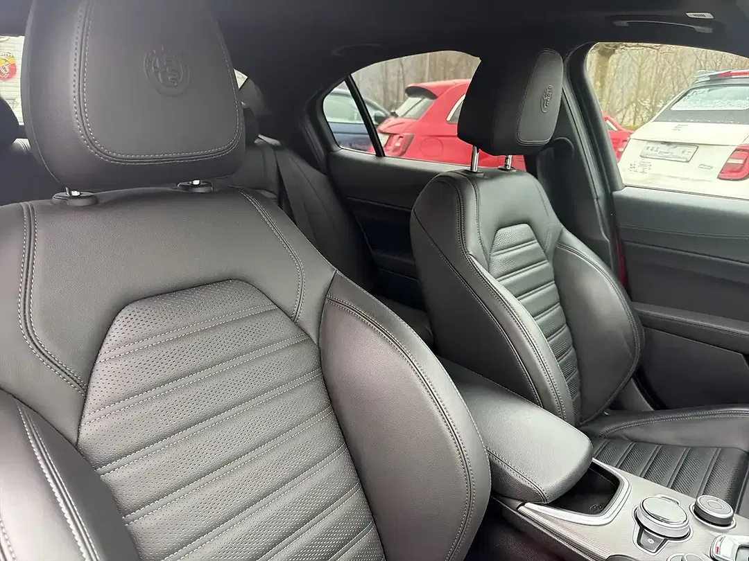Alfa Romeo Giulia Q4 Veloce - Thumbnail 9