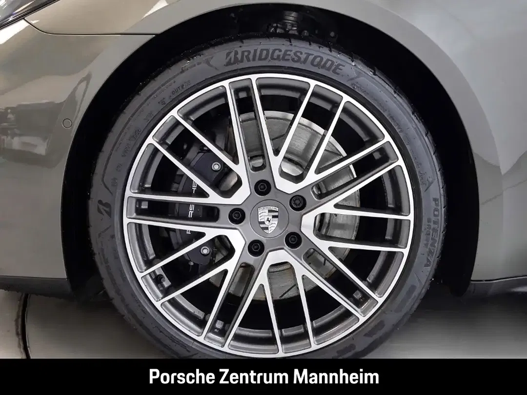 Porsche Panamera 4 - Thumbnail 8