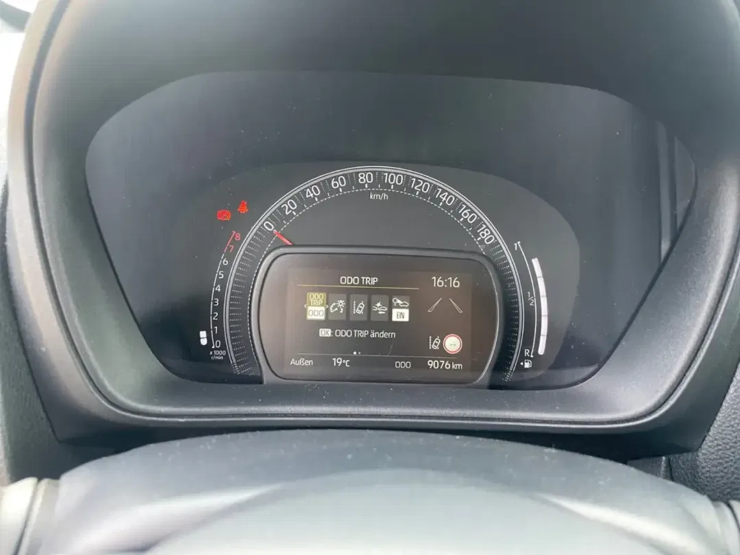 Toyota Aygo X Teamplayer - Thumbnail 12