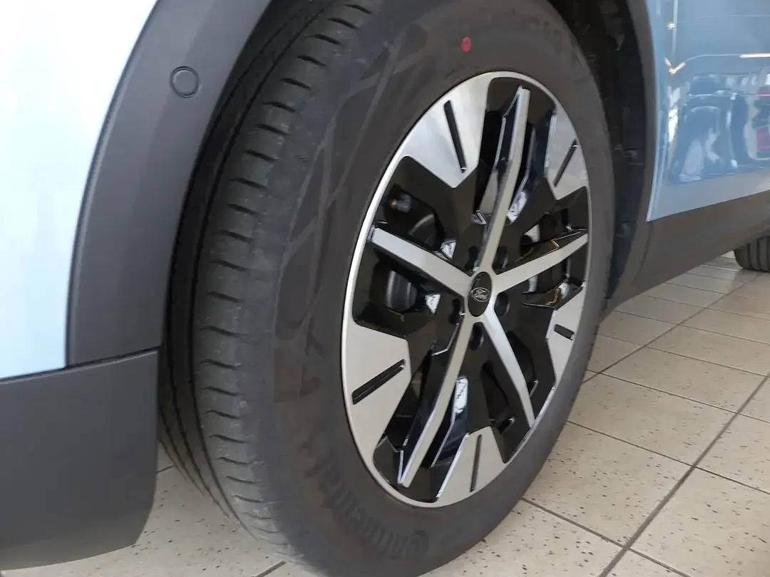 Ford Explorer - Thumbnail 10