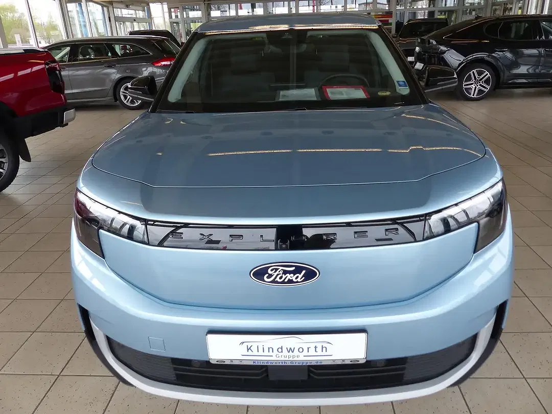 Ford Explorer - Thumbnail 11