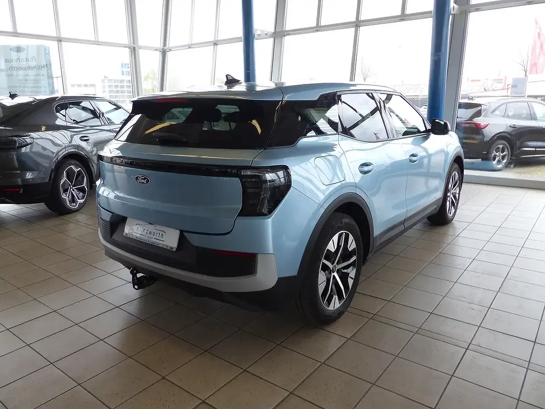 Ford Explorer - Thumbnail 4