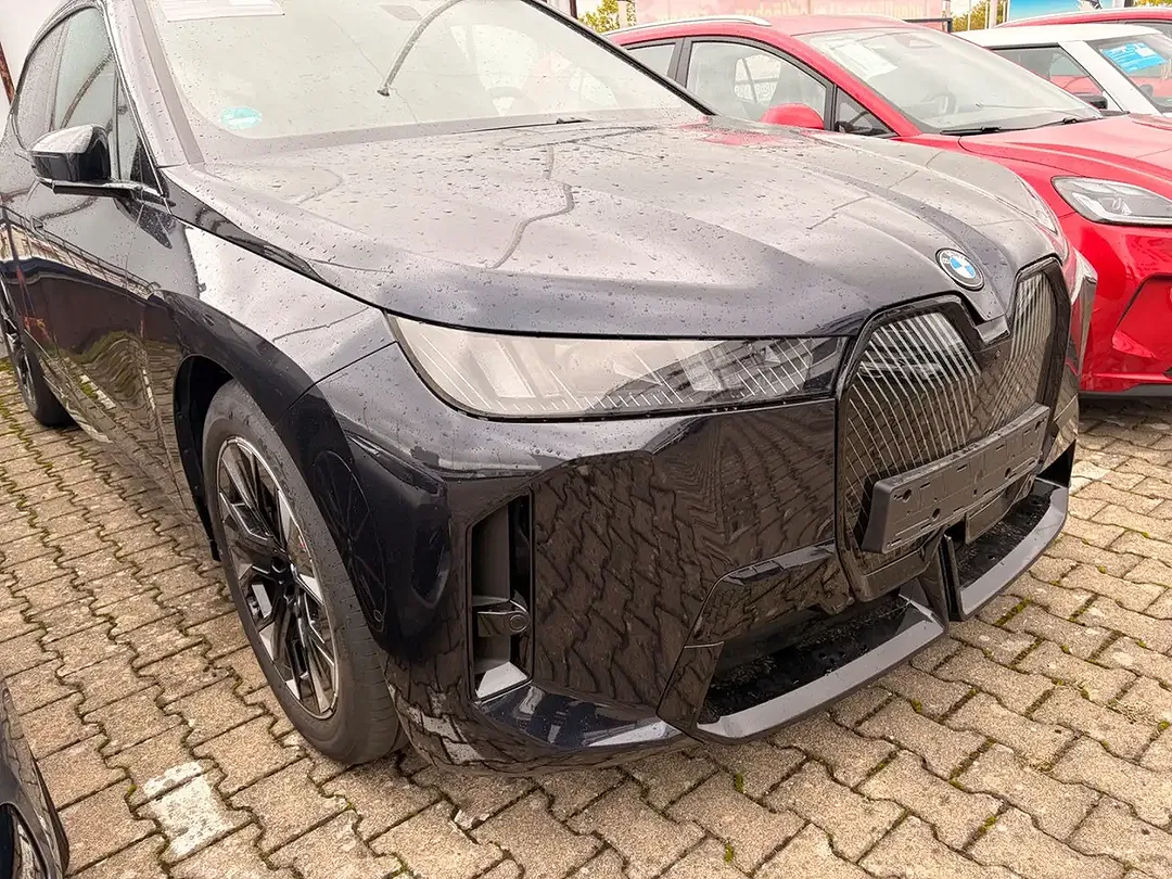 BMW iX xDrive M Sport Suite - Thumbnail 3