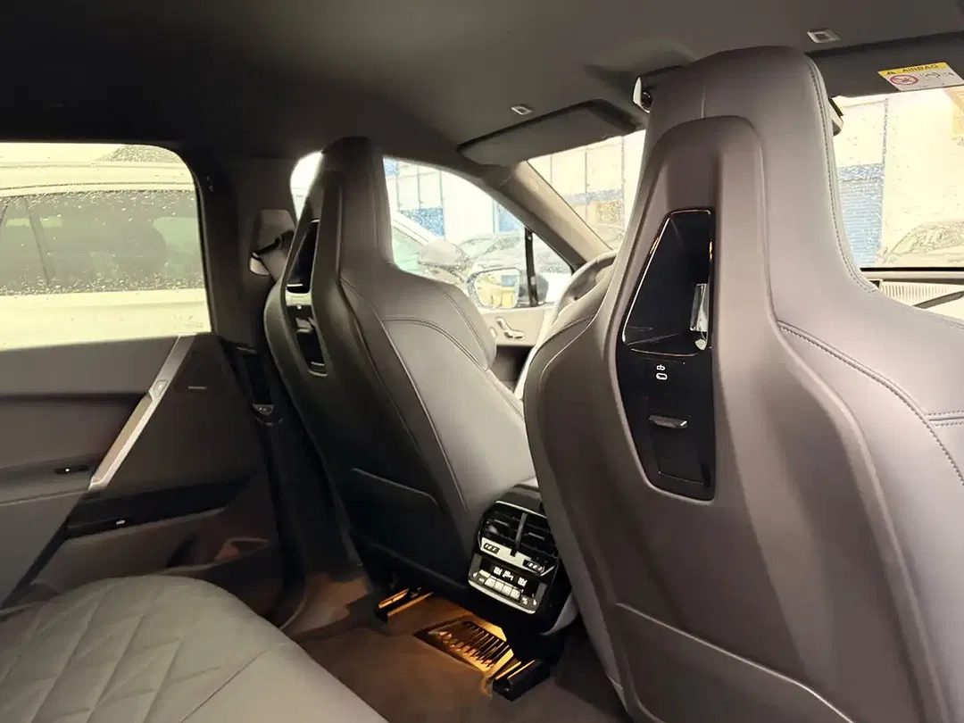 BMW iX xDrive M Sport Suite - Thumbnail 5