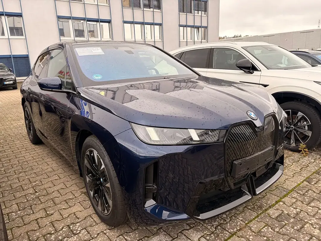 BMW iX xDrive M Sport Suite - Thumbnail 6
