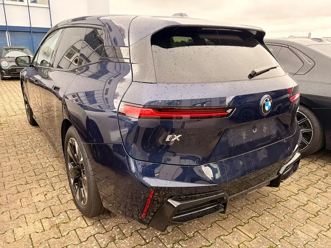 BMW iX xDrive M Sport Suite - Thumbnail 8