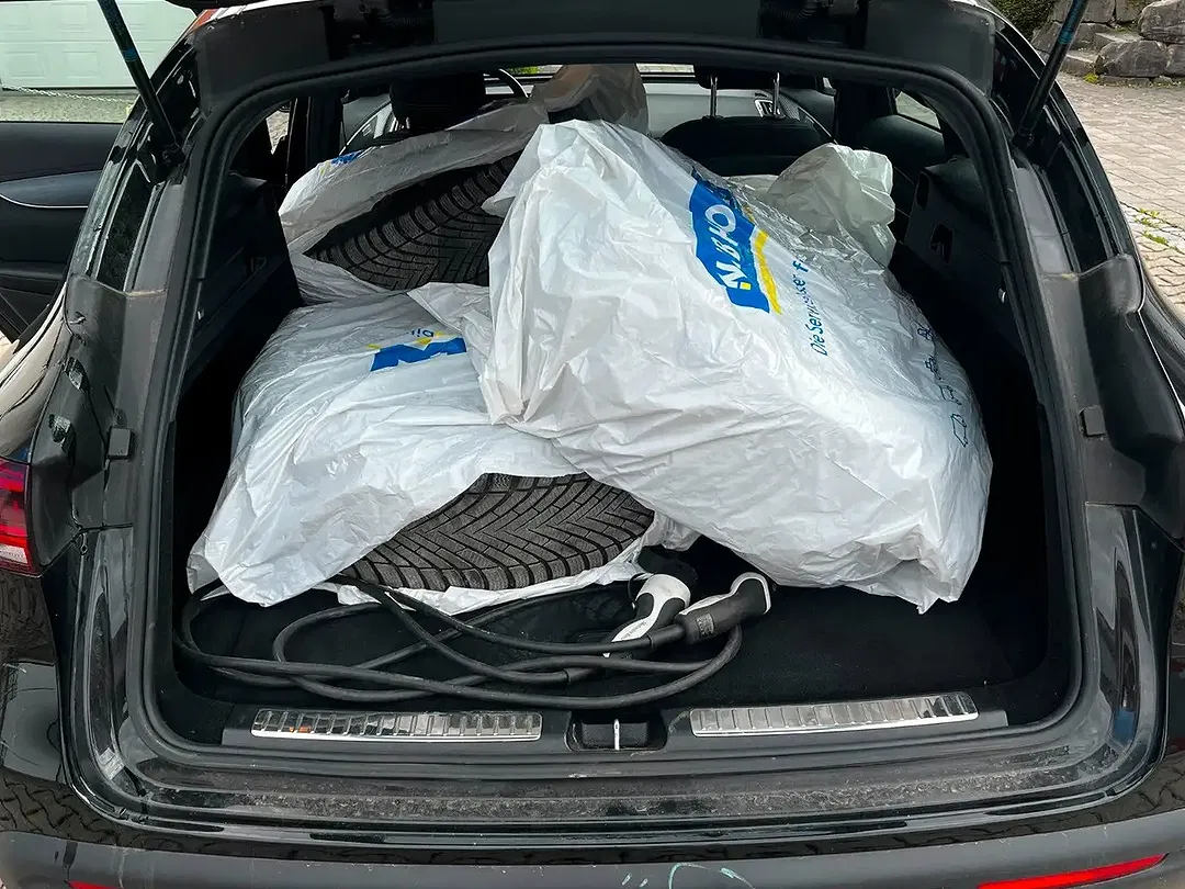 Mercedes-Benz EQC 400 4MATIC - Thumbnail 10
