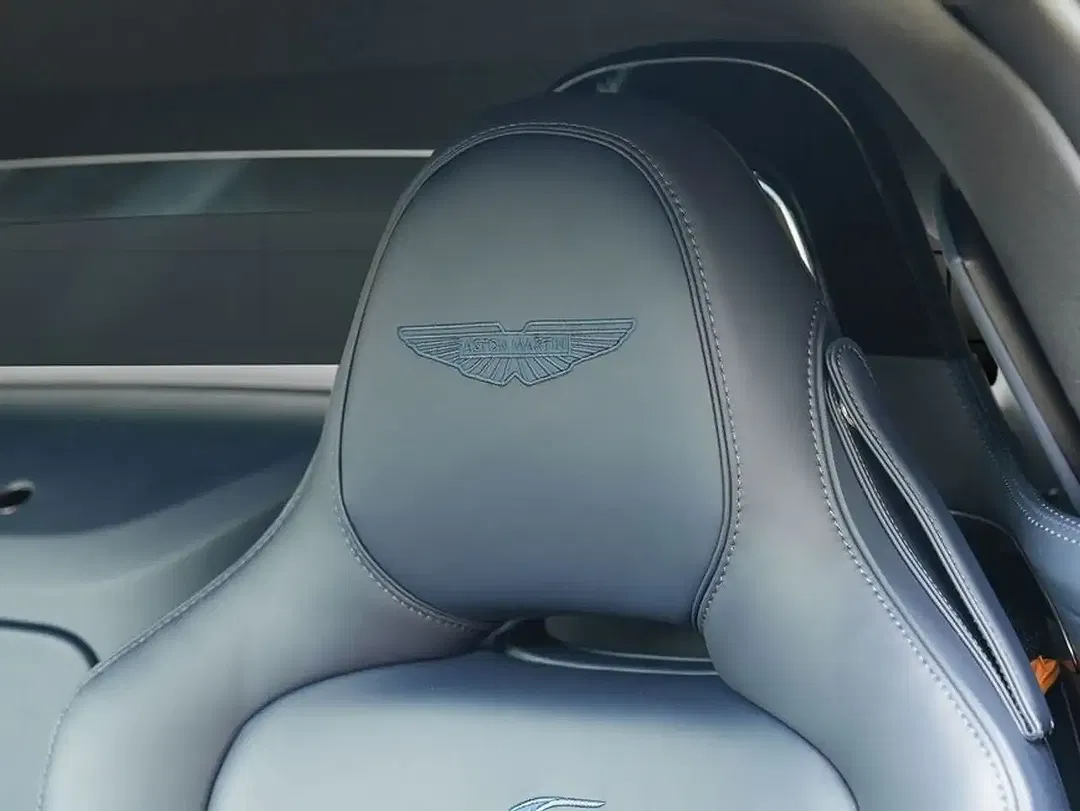 Aston Martin V8 S Roadster - Thumbnail 11