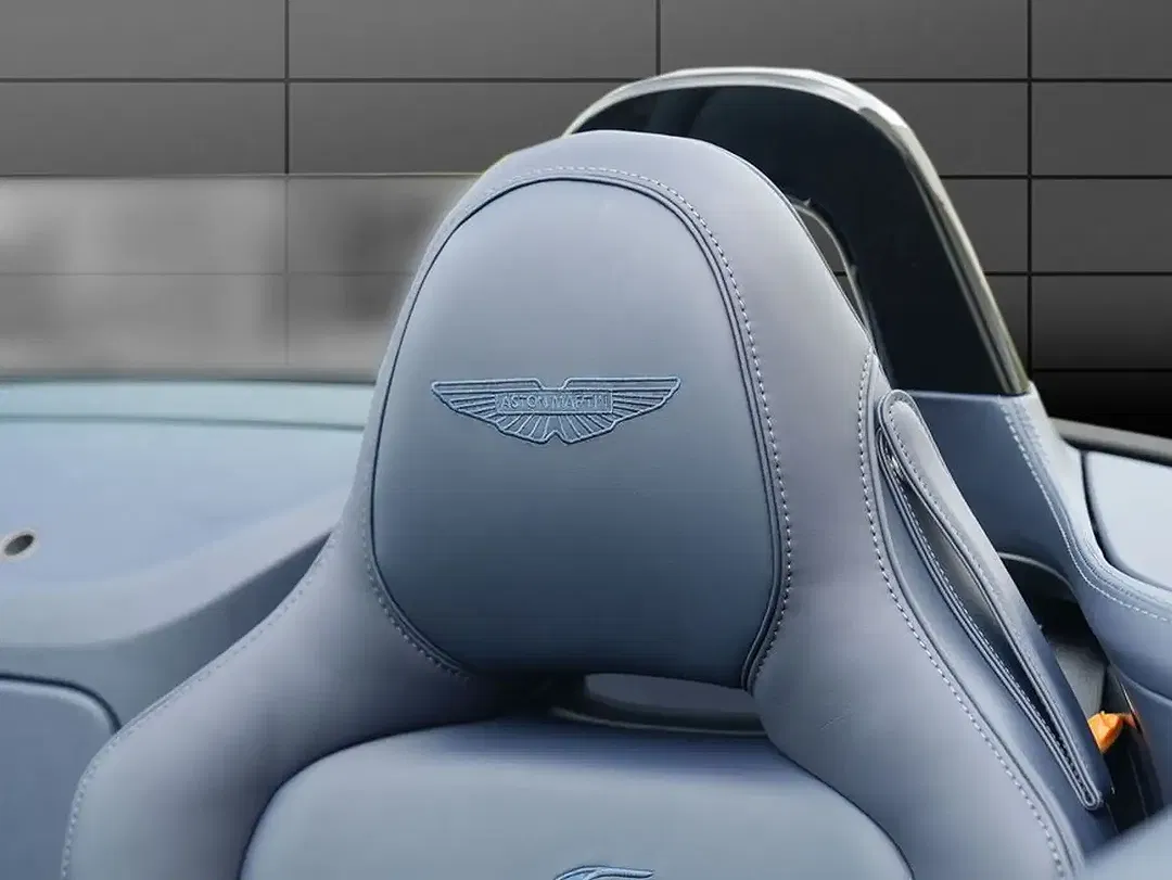 Aston Martin V8 S Roadster - Thumbnail 5