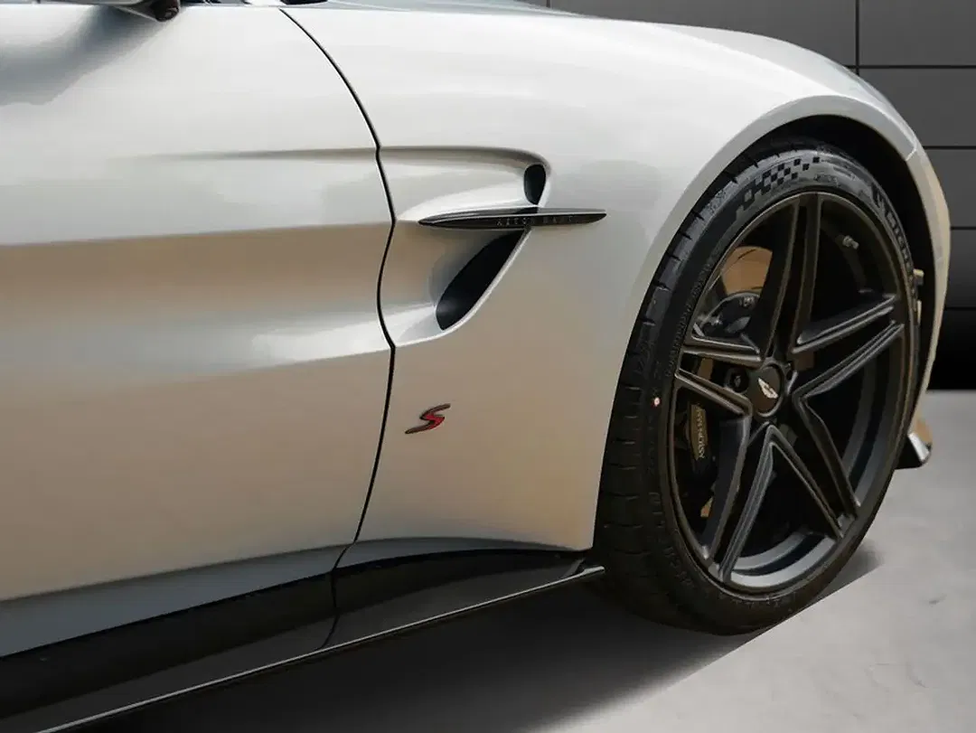 Aston Martin V8 S Roadster - Thumbnail 9