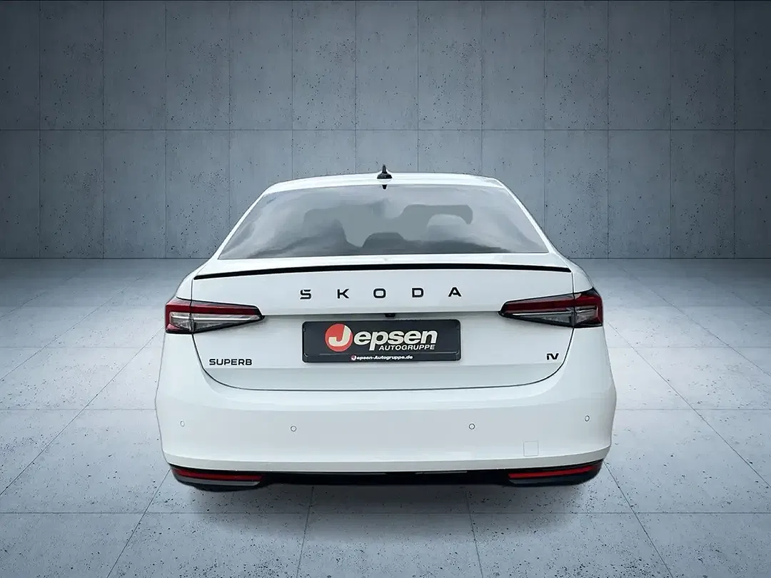 Skoda Superb Sportline Suite - Thumbnail 4