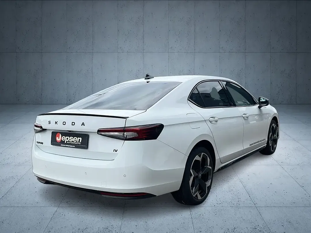 Skoda Superb Sportline Suite - Thumbnail 5