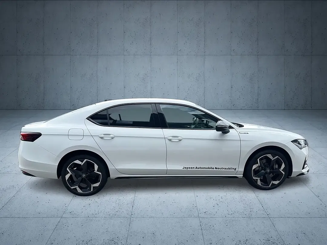 Skoda Superb Sportline Suite - Thumbnail 6