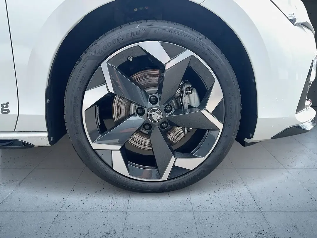 Skoda Superb Sportline Suite - Thumbnail 7