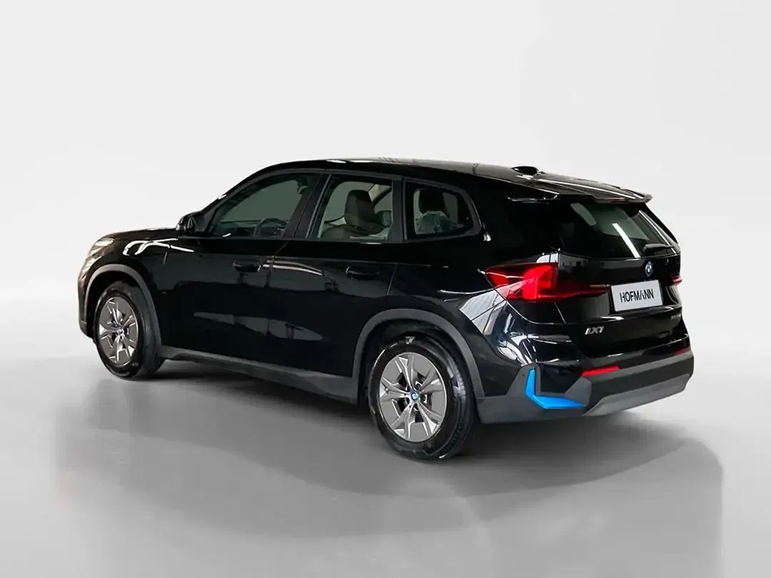 BMW iX1 - Thumbnail 3