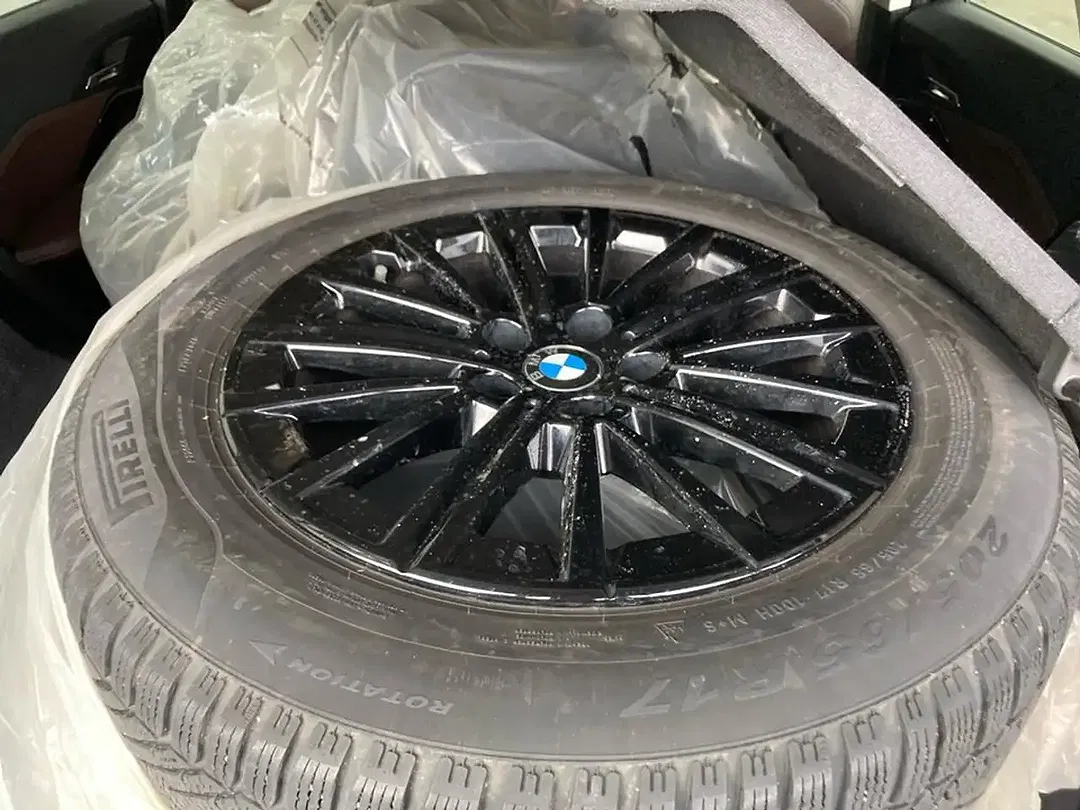 BMW iX1 - Thumbnail 5
