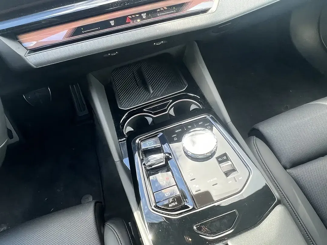 BMW i5 eDrive M - Thumbnail 7