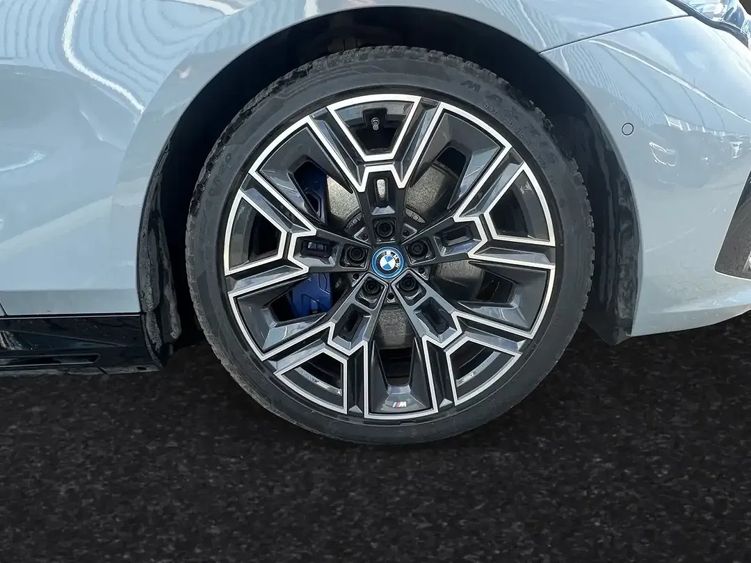 BMW i5 eDrive M - Thumbnail 3