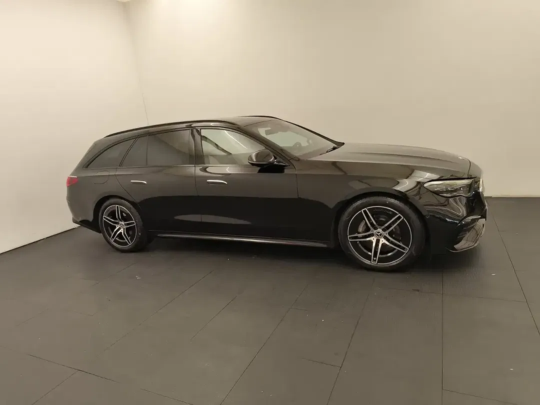 Mercedes-Benz E 220 AMG Night - Thumbnail 3